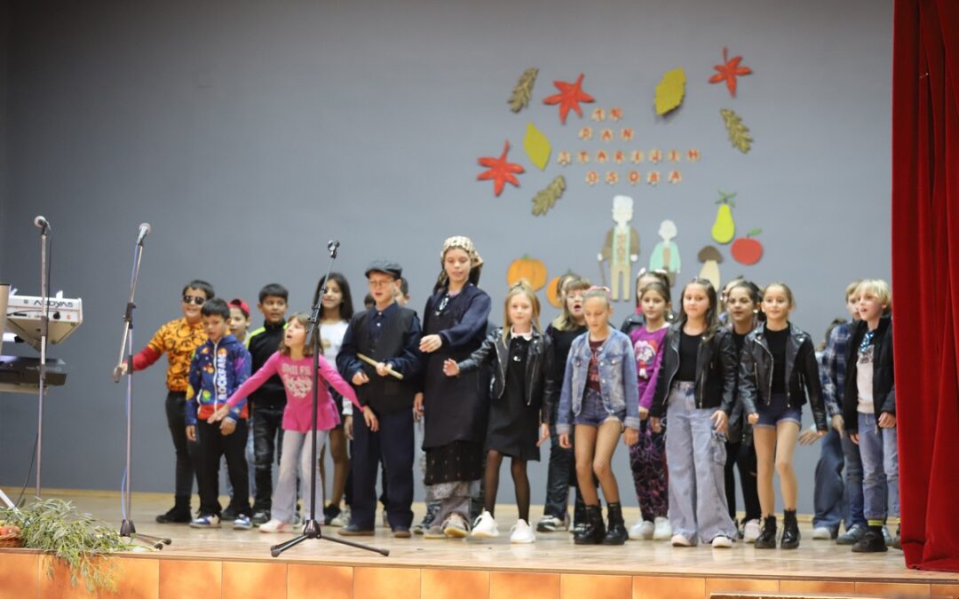 Četvrtaši na obilježavanju Međunarodnog dana starijih osoba